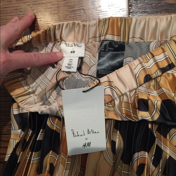 Nwt’s SOLD OUT H&M Sz M Richard Allen SKIRT & TOP - Picture 4 of 7